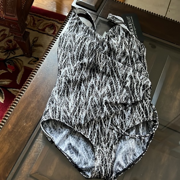 Miraclesuit
Chevron Python Eclat One Piece Swimsuit - Picture 10 of 15